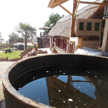 200 Eves Vendeghaz * Balatonalmádi