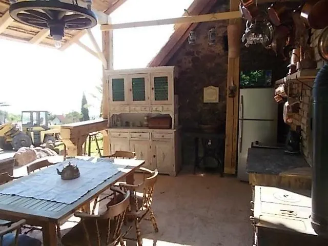200 Eves Vendeghaz * Balatonalmadi
